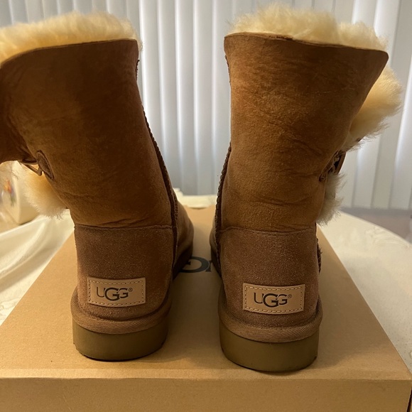 Ugg Bailey Button Boots. Size 7 Chestnut - Picture 4 of 11